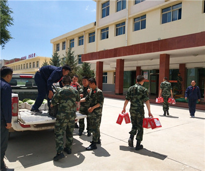 一家親│興海銅鑫慰問部隊(duì)官兵，共話軍企團(tuán)結(jié)魚水情